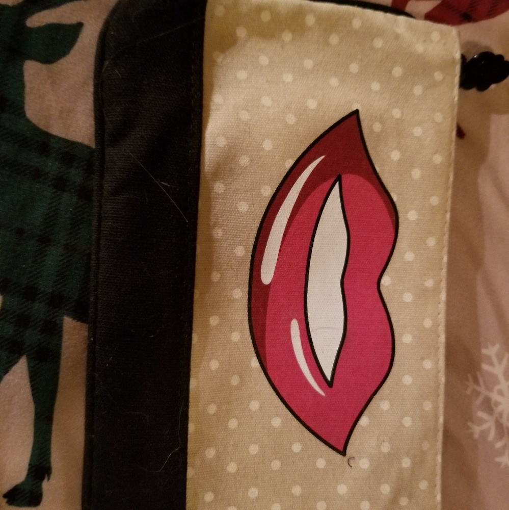 Ipsy makeup bag